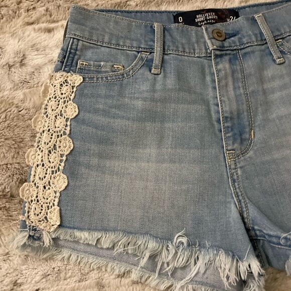 : : HOLLISTER High Rise Cut Off Denim Shorts with Lace Trim on Sides : : - Picture 6 of 8